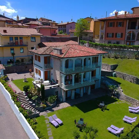 La Madrugada Apartahotel